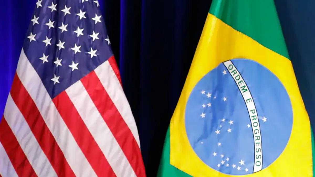 Alan Santos/PR Los Angeles - EUA, 09/06/2022 - Bandeiras do Brasil e dos Estados Unidos. Foto: Alan Santos/PR