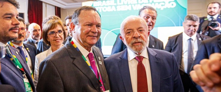 Brandão e Lula, em Paris. (Foto: Divulgação)