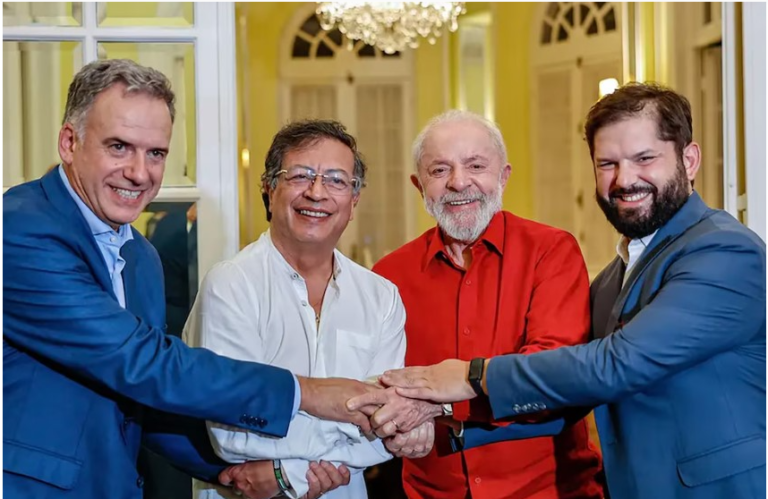 Manifesto foi assinado por 5 presidentes de países governados por partidos de esquerda ou centro-esquerda... Leia mais no texto original: (https://www.poder360.com.br/poder-internacional/democracia-sempre-diz-lula-em-manifesto-assinado-por-5-paises/) © 2025 Todos os direitos são reservados ao Poder360, conforme a Lei nº 9.610/98. A publicação, redistribuição, transmissão e reescrita sem autorização prévia são proibidas. (AFP/Arquivo)